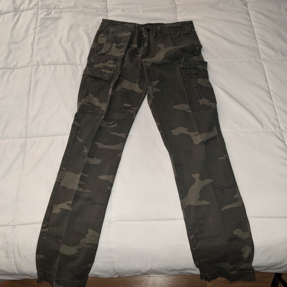 Men’s American Eagle Camo Cargo Pants: size 30x31